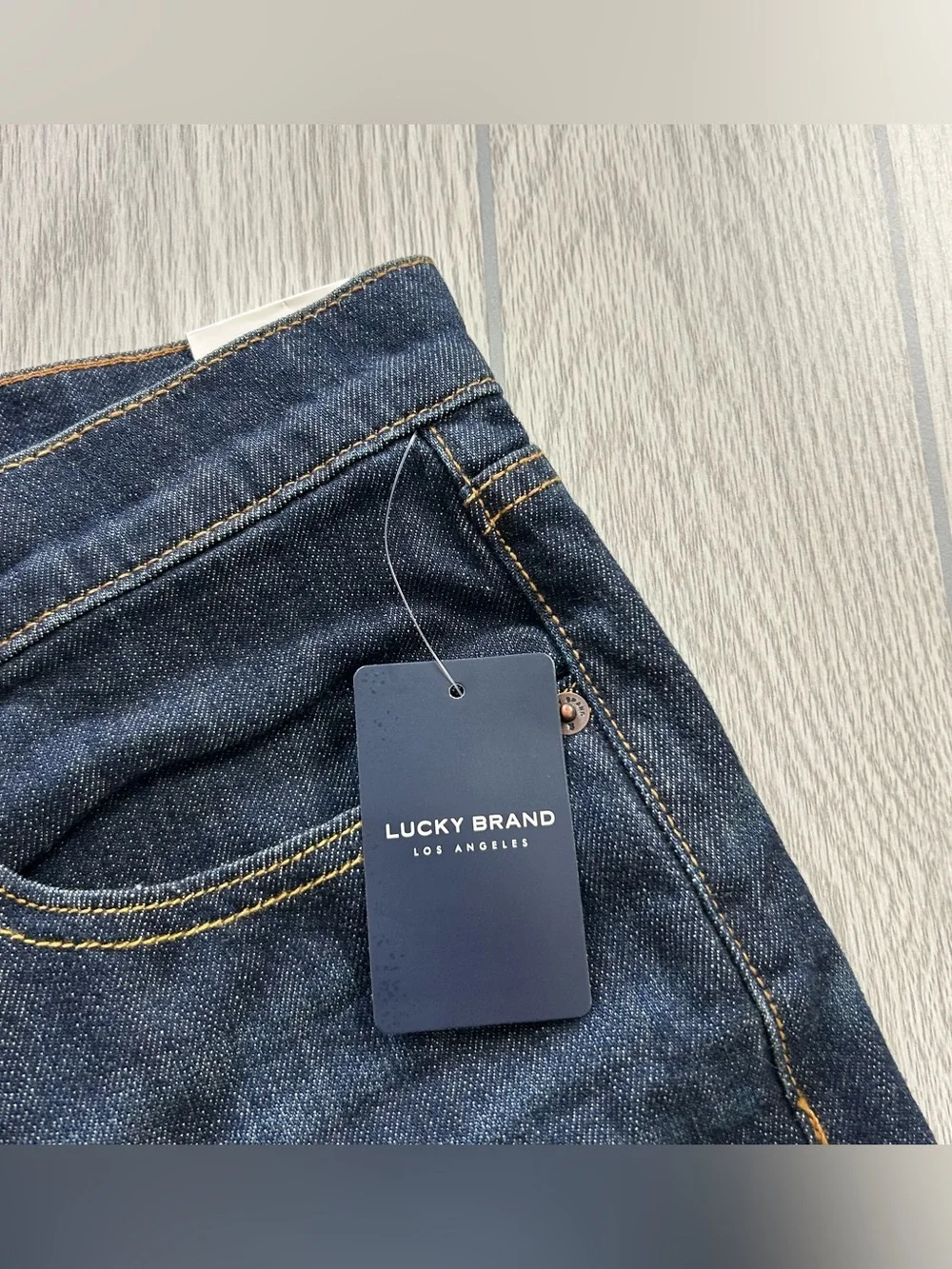 NWT Lucky Brand Men’s 410 Athletic Slim Straight-Fit Jeans MSRP $100 Denim 33x32